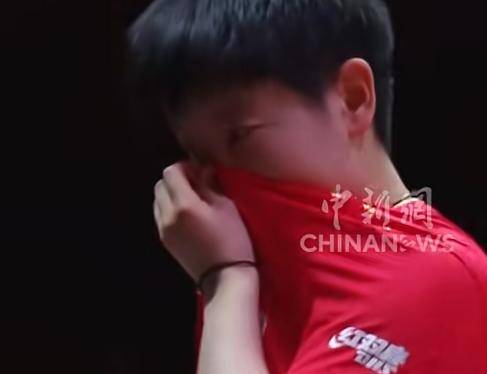 孙颖莎刷新世界纪录，巴萨教练激动落泪！
